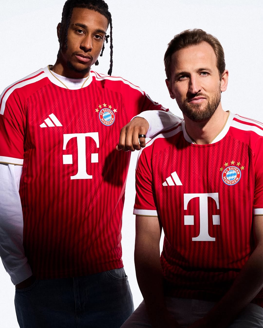 Maglia home Bayern München 2026-2027 con strisce verticali