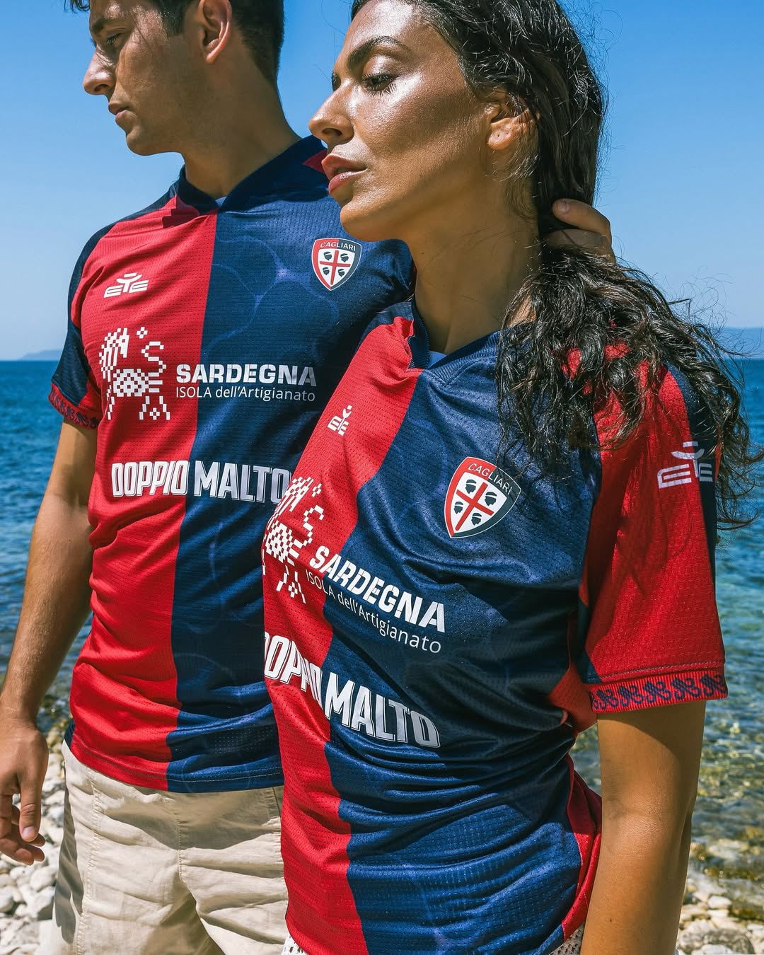 Maglie del Cagliari 2025-2026: il mare sardo, il Maestrale e la campagna BREATHE