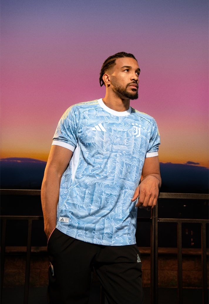Maglia away della Juventus 2025-2026: il mare italiano secondo adidas