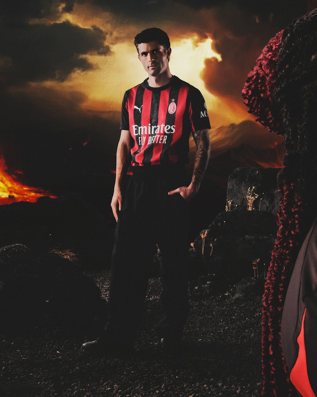 Maglia home del Milan 2025-2026: le fiamme del diavolo firmate Puma