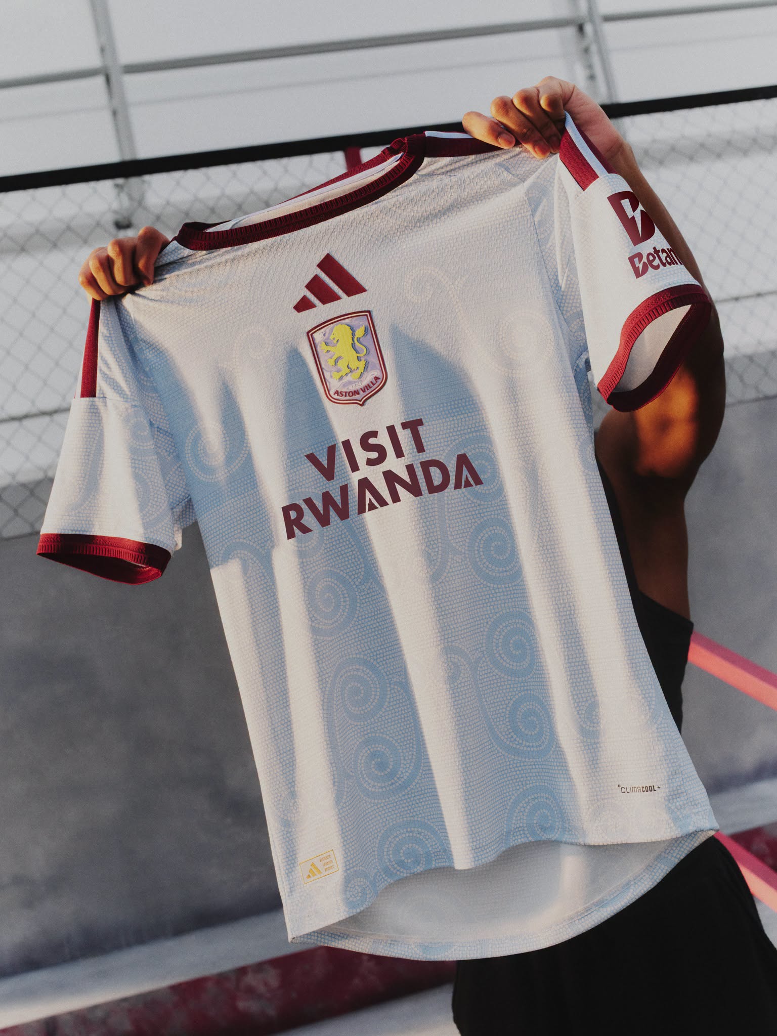 Maglie Aston Villa 2026-2027 in onore di Villa Park e degli anni '60