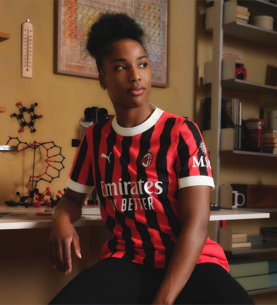 Maglia home del Milan 2024-2025: Made with Milanismo per i 125 anni