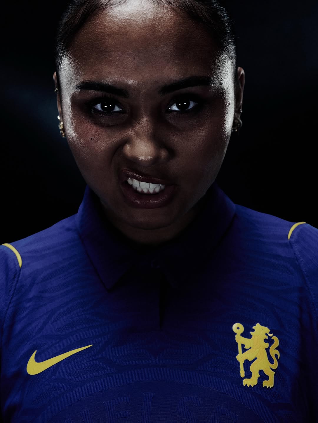 La maglia home del Chelsea 2026-2027, un'ode al leone!