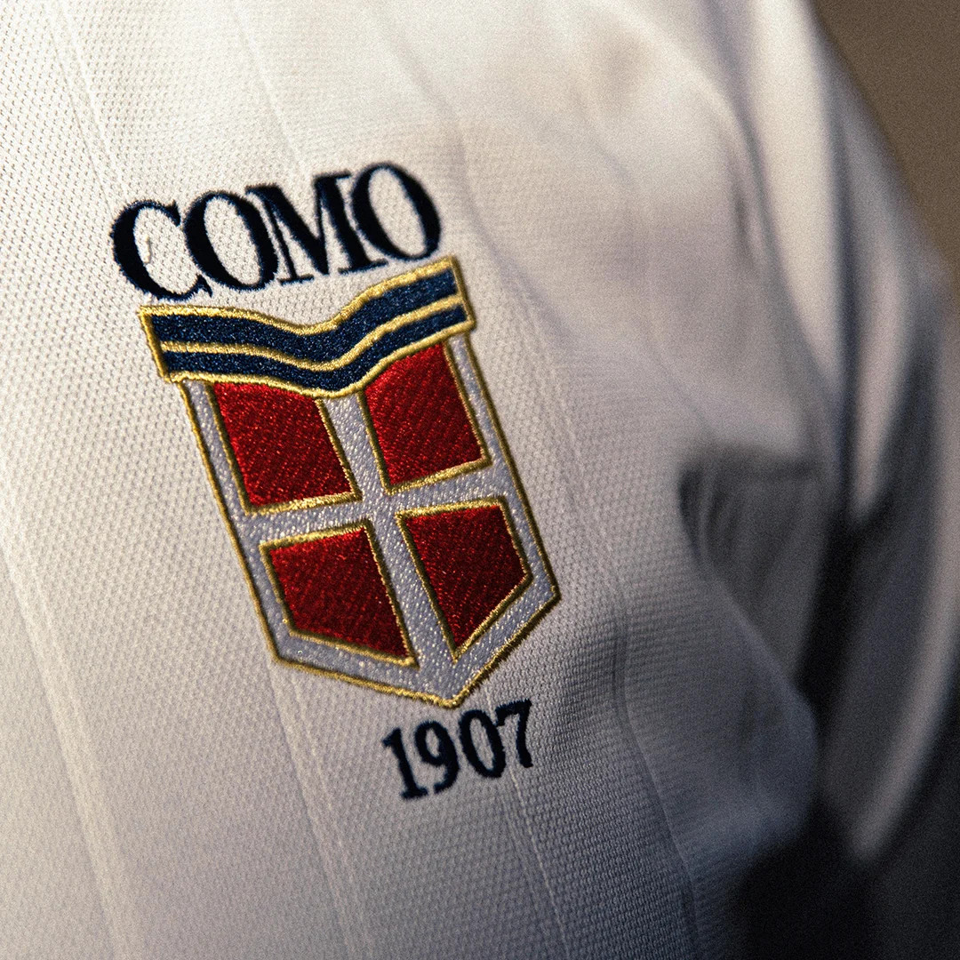 Maglie del Como 1907 2026-2027 omaggio alla città