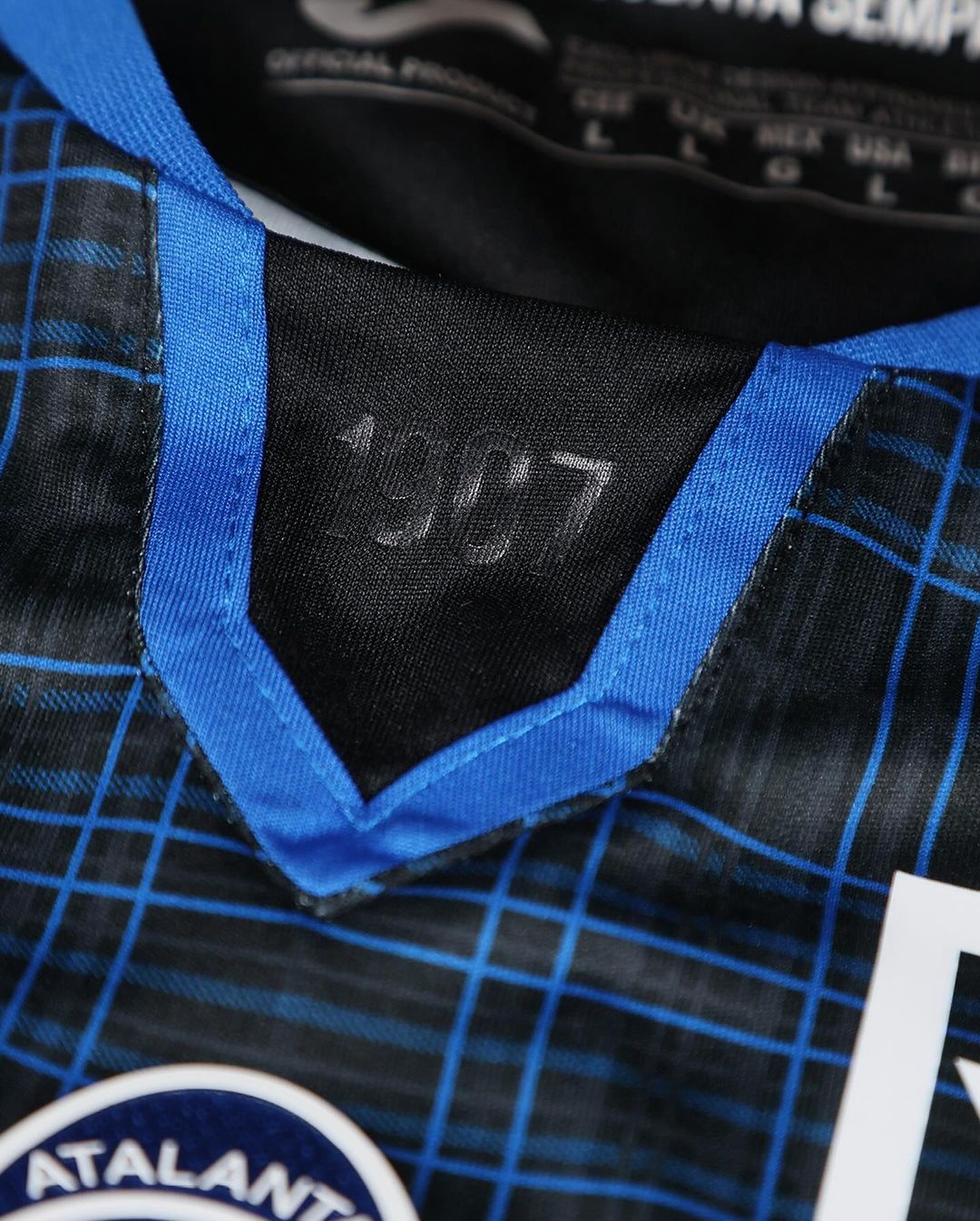 Maglia di Natale dell’Atalanta 2023-2024: il tartan nero di JOMA