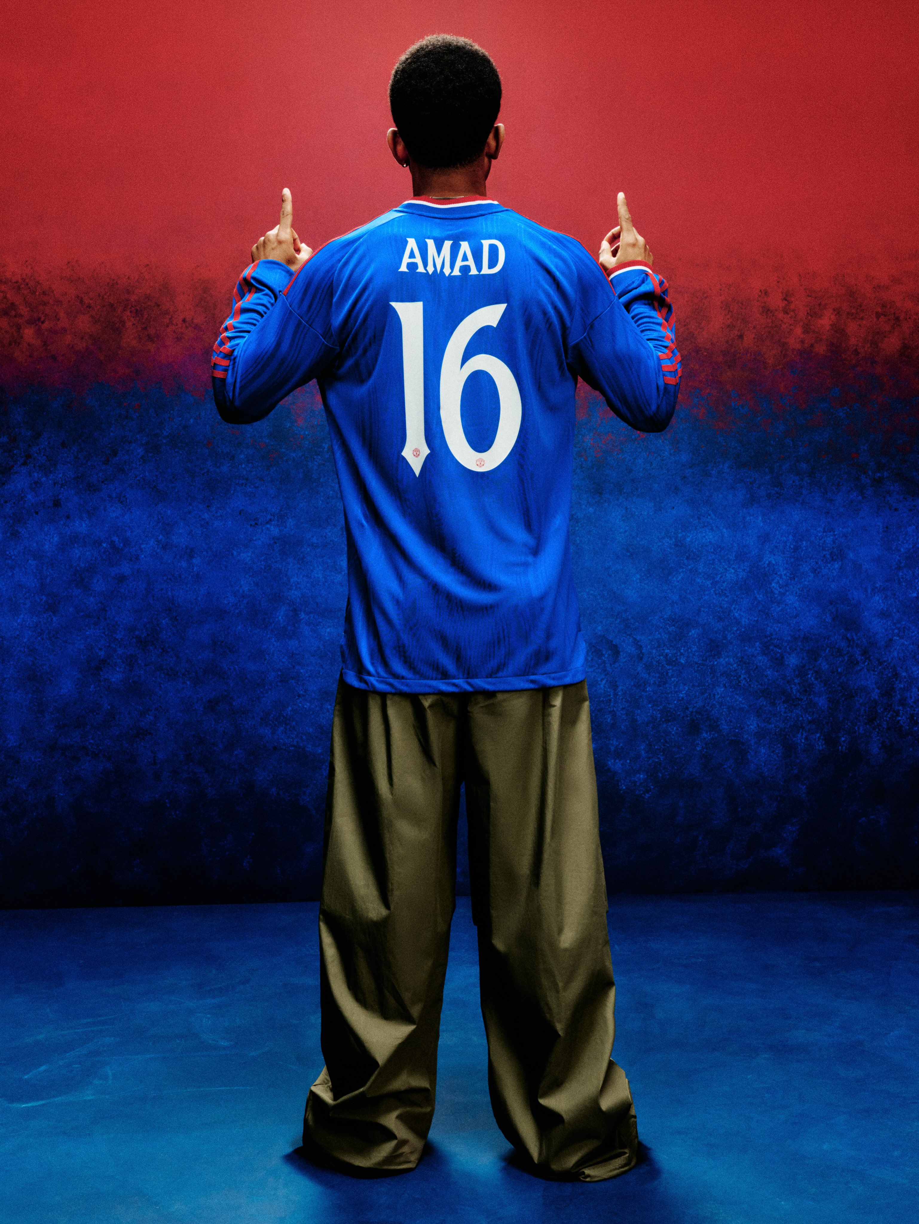 Maglia away Manchester United 2026-2027 riporta l'iconico design blu