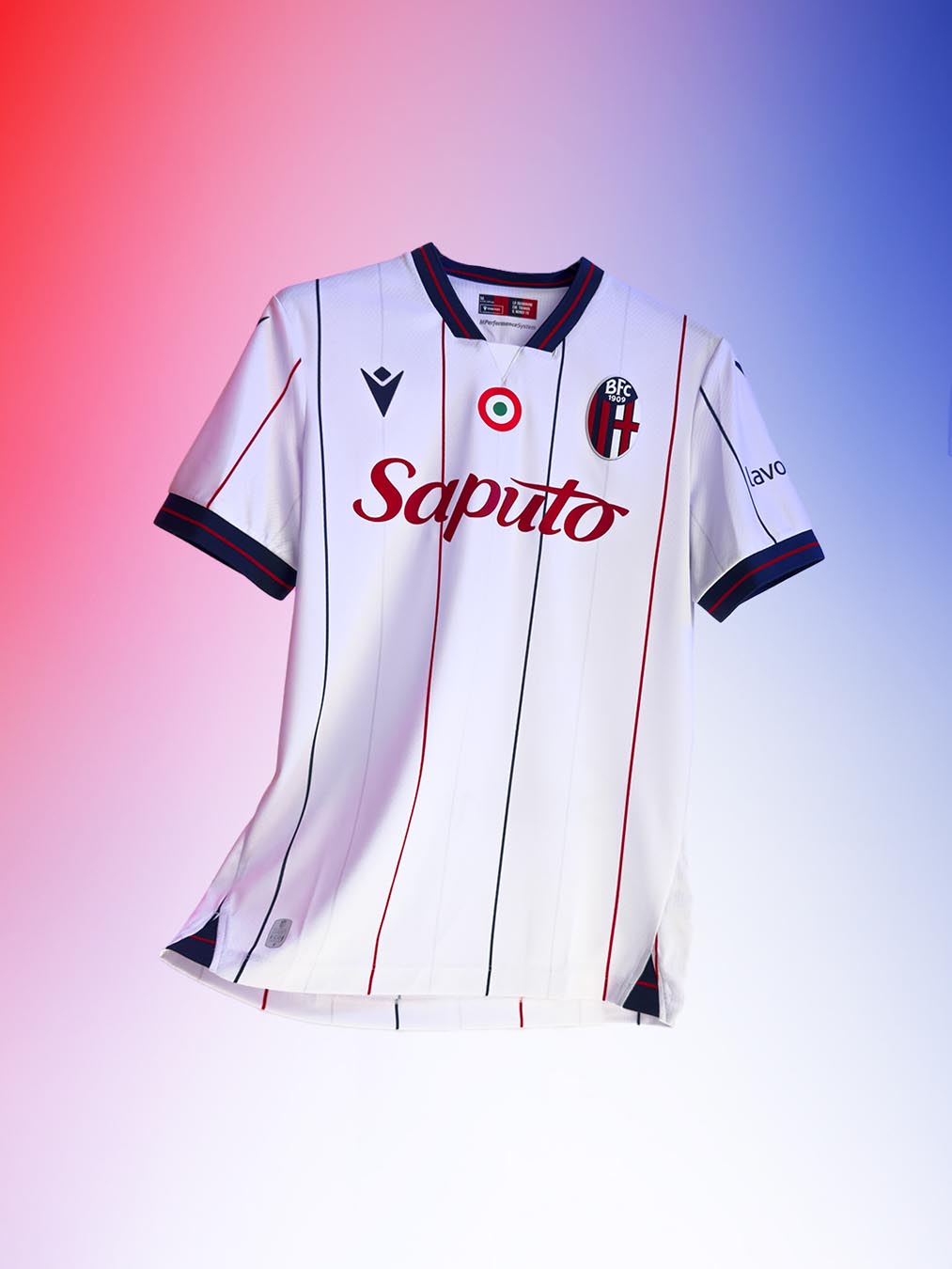 Maglie del Bologna 2025-2026: Macron porta il badge della Coppa Italia sul petto