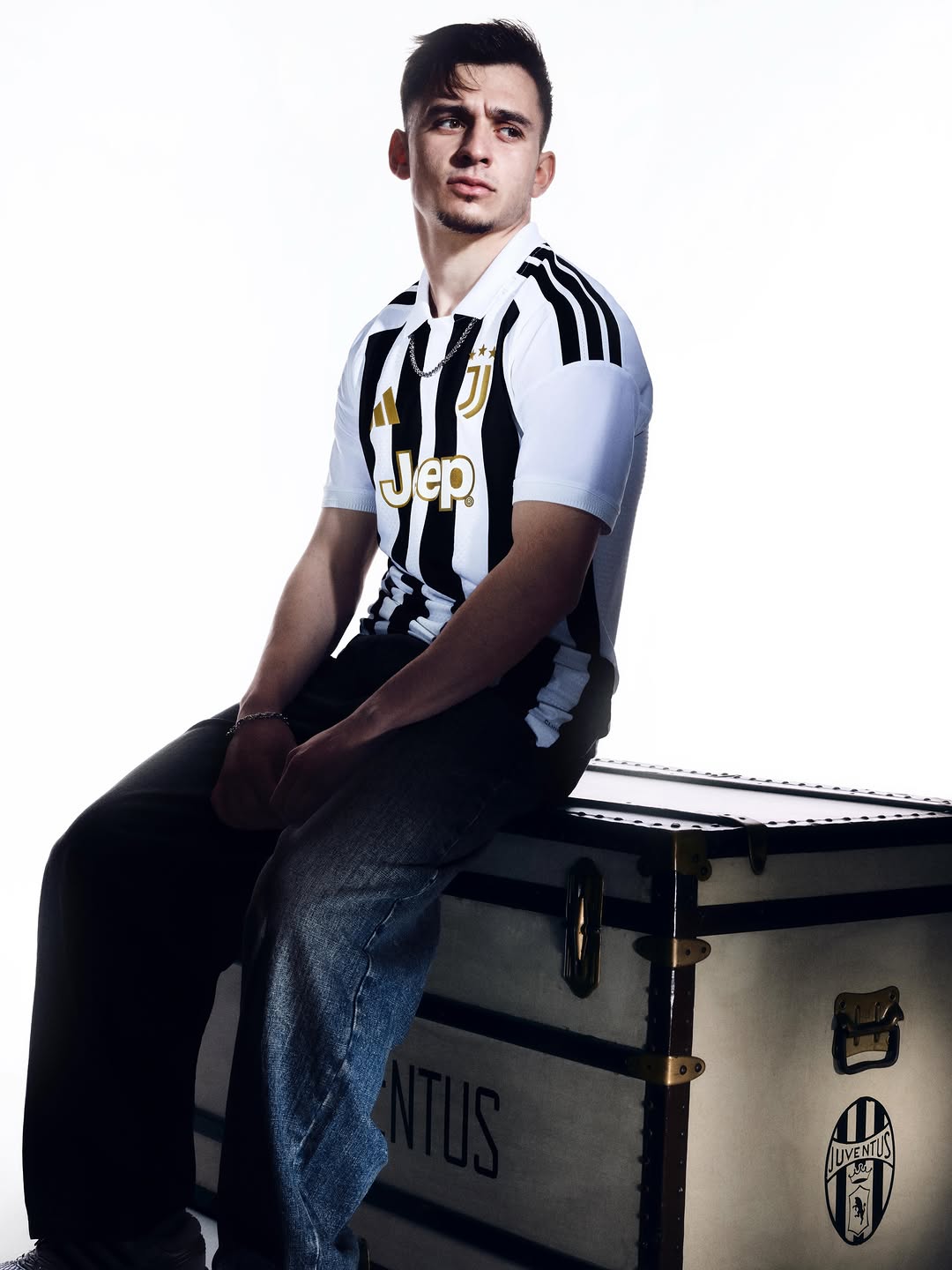 Maglia home Juventus 2026-2027 ispirata alla divisa 1976-1977