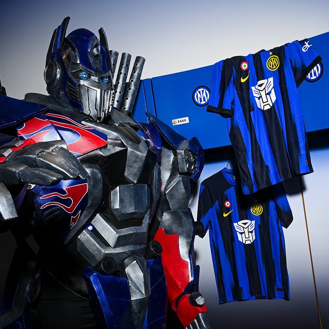 Il logo dei Transformers sulla maglia dell'Inter contro l'Udinese