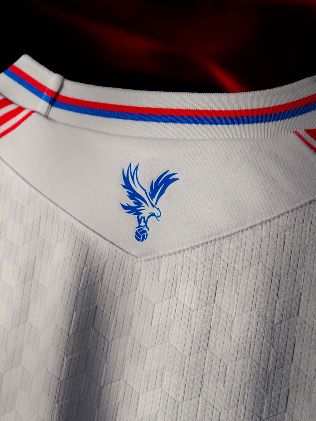 Maglia home del Crystal Palace 2026-2027 con l'iconica sash!