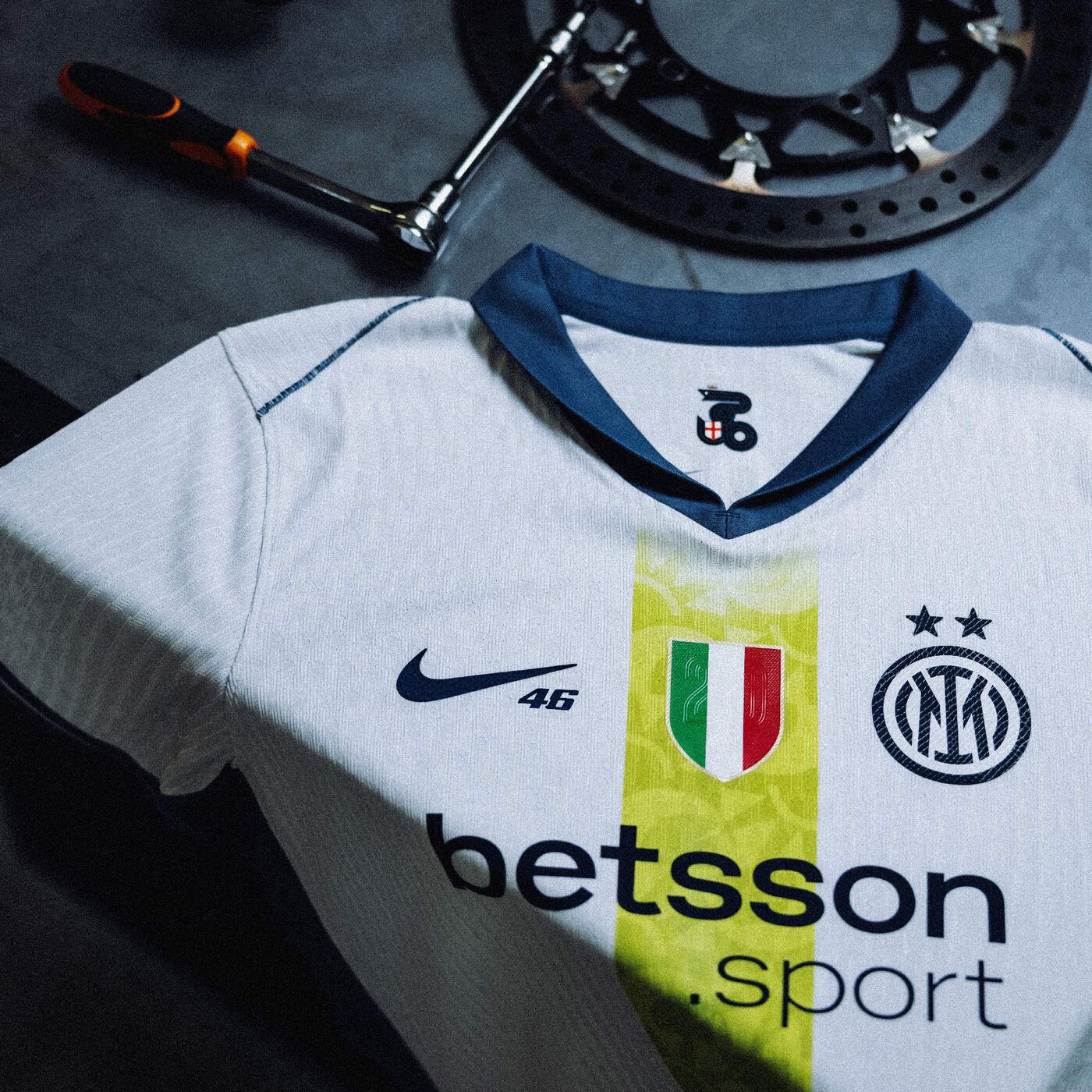 Inter e Nike lanciano la maglia dedicata a Valentino Rossi