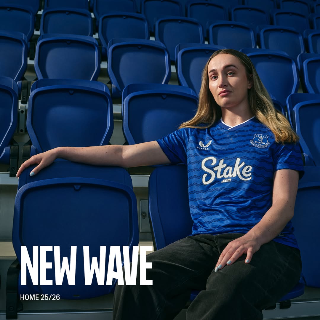 Le maglie dell'Everton 2025-2026 rendono omaggio al nuovo stadio e ai docklands!