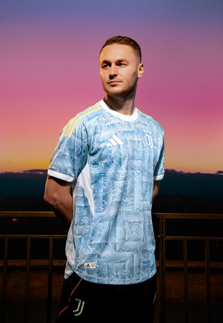 Maglia away della Juventus 2025-2026: il mare italiano secondo adidas