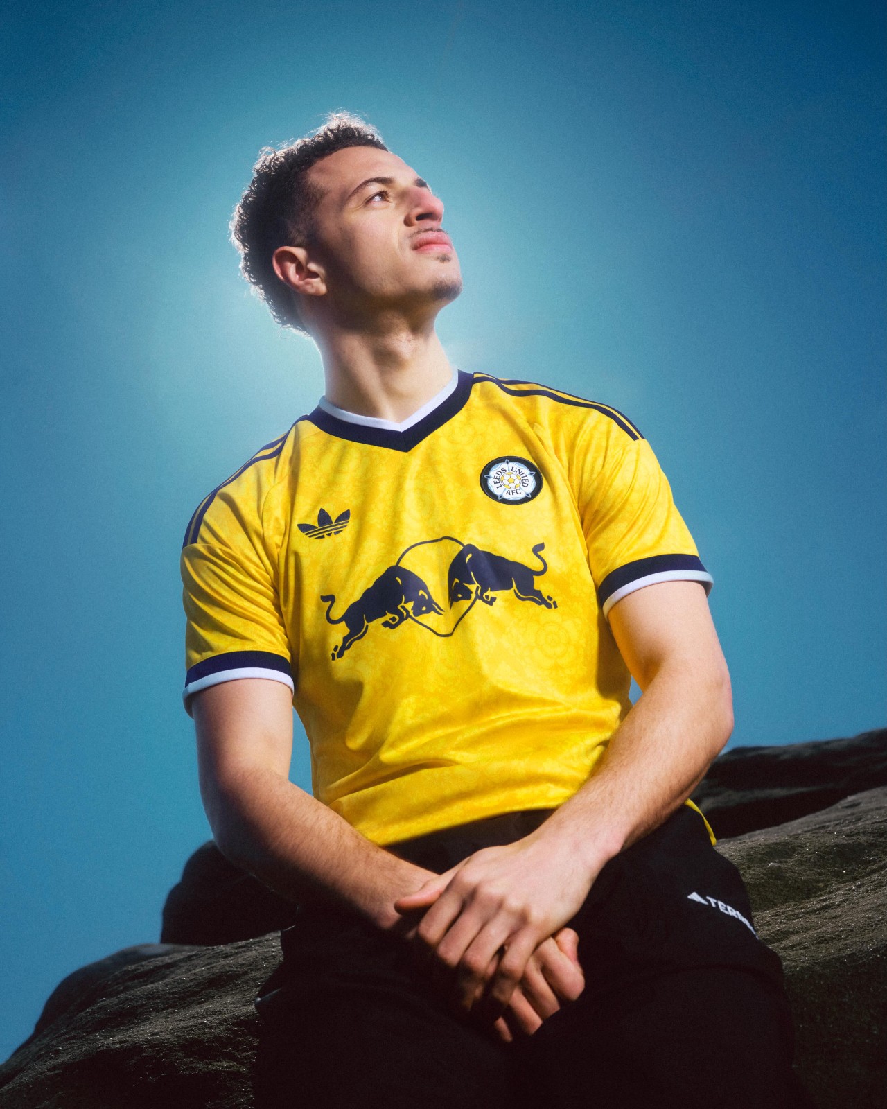La maglia away del Leeds United 2026-2027 è un omaggio alla rosa dello Yorkshire