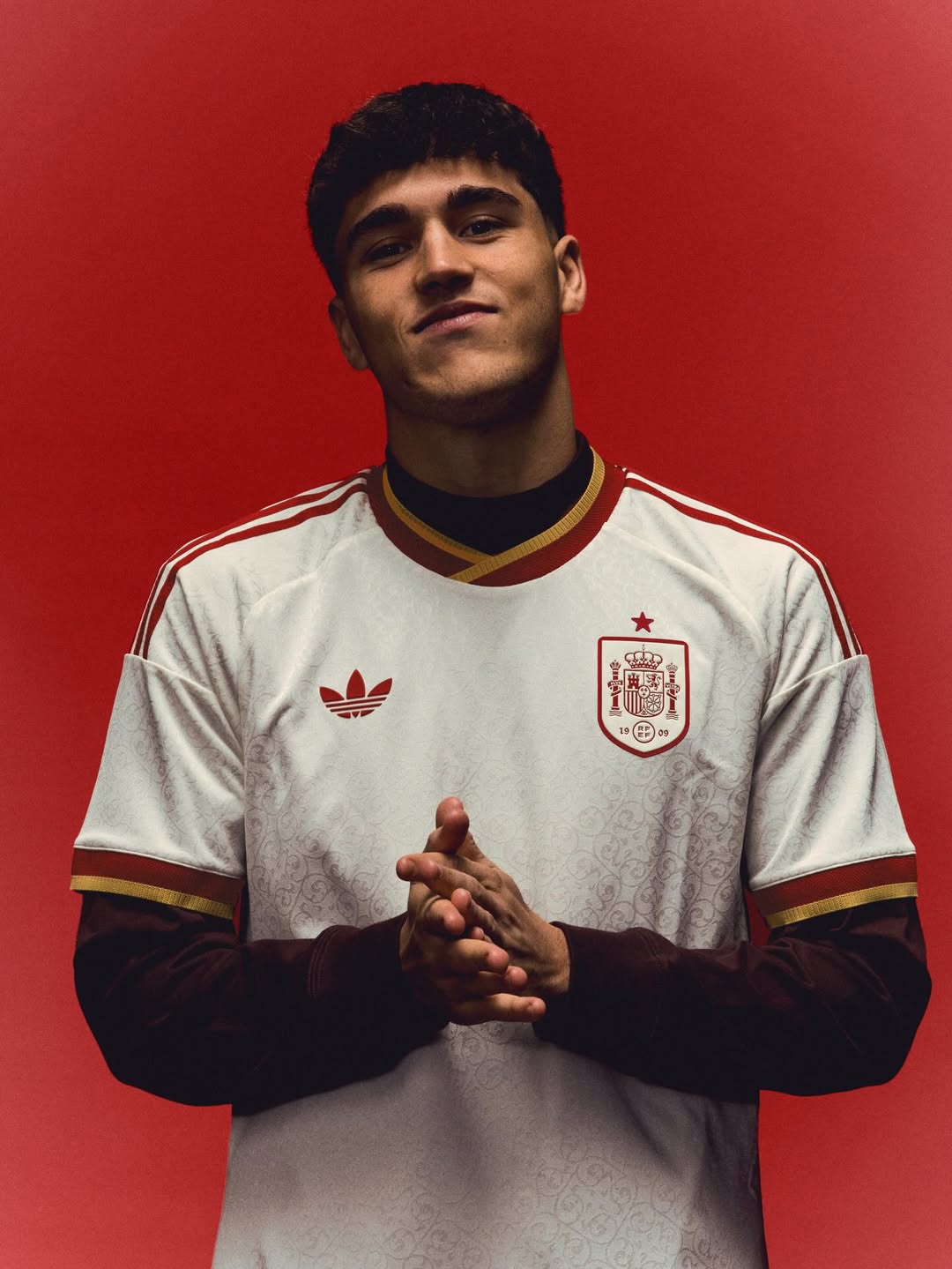 La maglia away della Spagna per i Mondiali 2026 è un gioiello letterario!