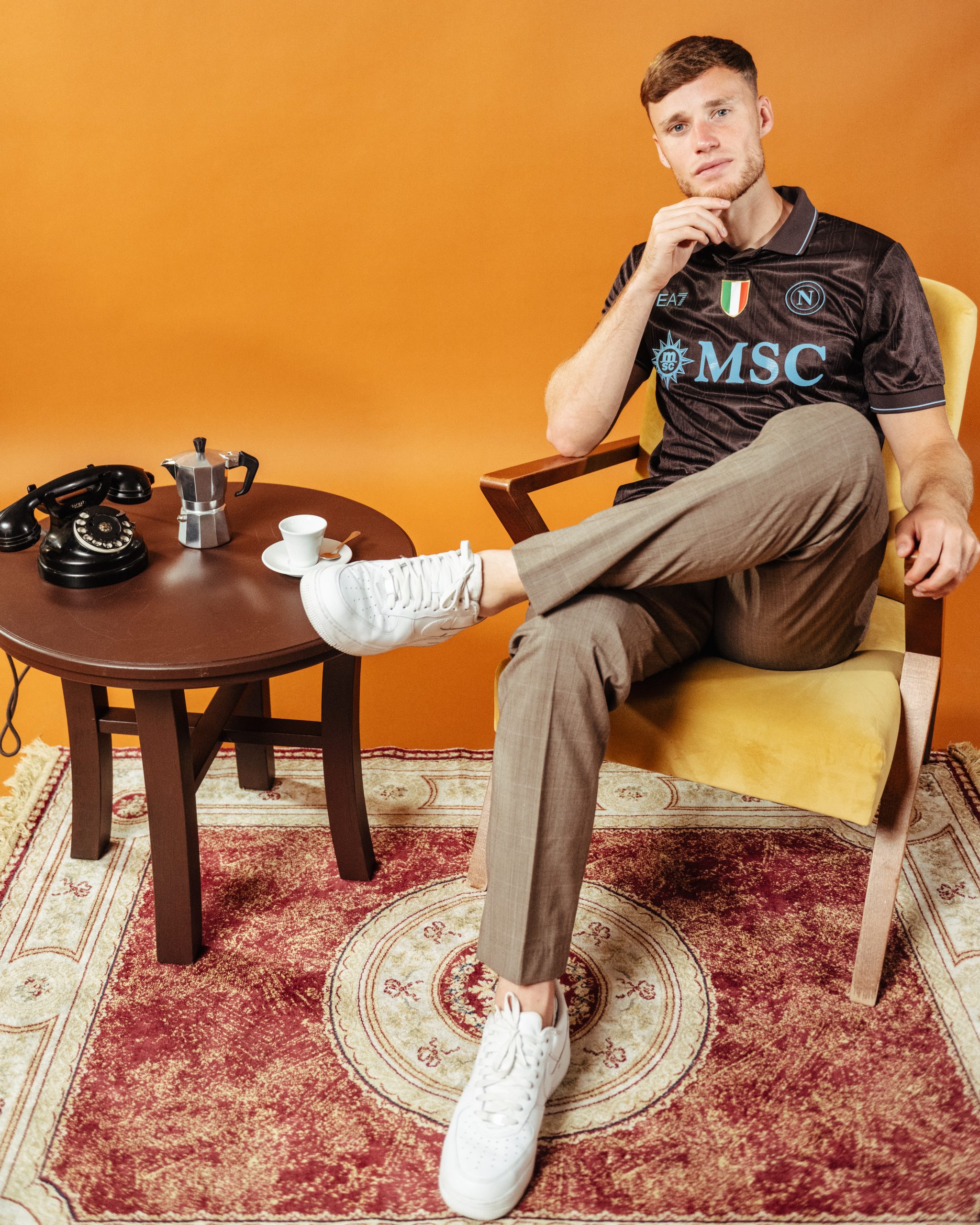 Maglie del SSC Napoli 2025-2026: omaggio alla città e al caffè