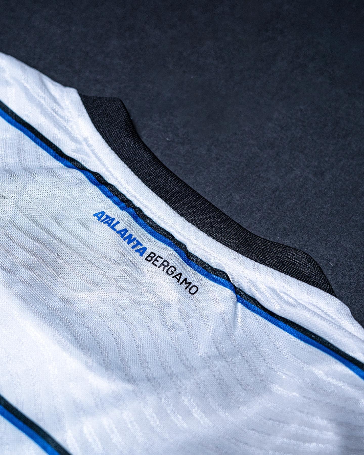 Maglie dell’Atalanta 2023-2024: JOMA tra rombi e la mappa di Bergamo