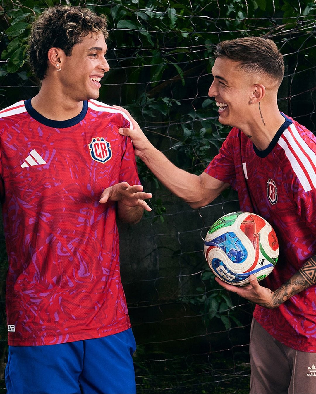 Le maglie del Costa Rica per i Mondiali 2026 celebrano il PURA VIDA!
