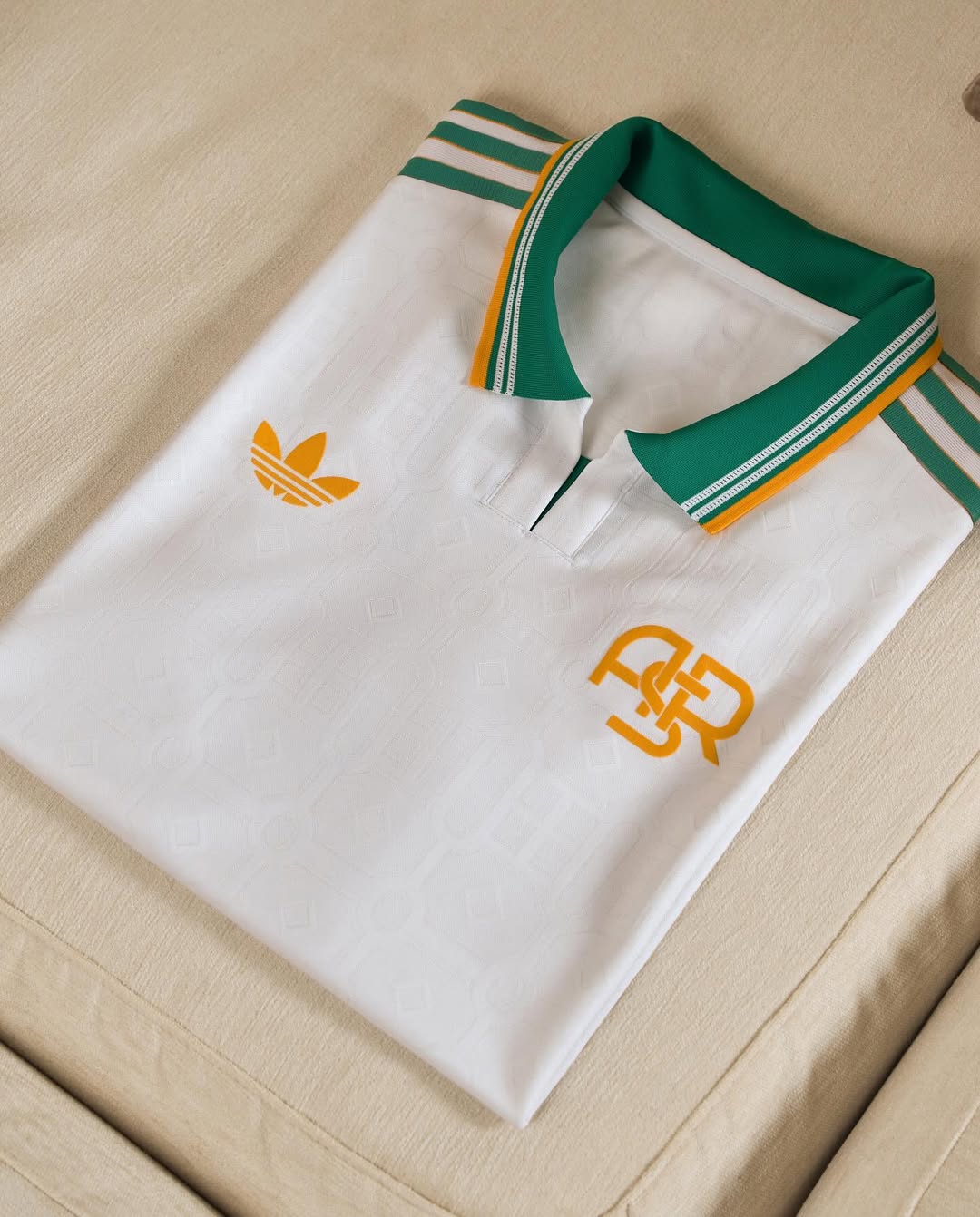 Terza maglia dell'AS Roma 2025-2026: i giardini di Roma e il ritorno del trifoglio adidas