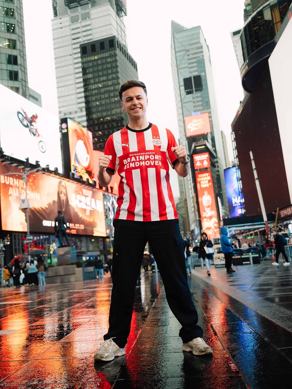La maglia home del PSV 2026-2027 ha un design tradizionale