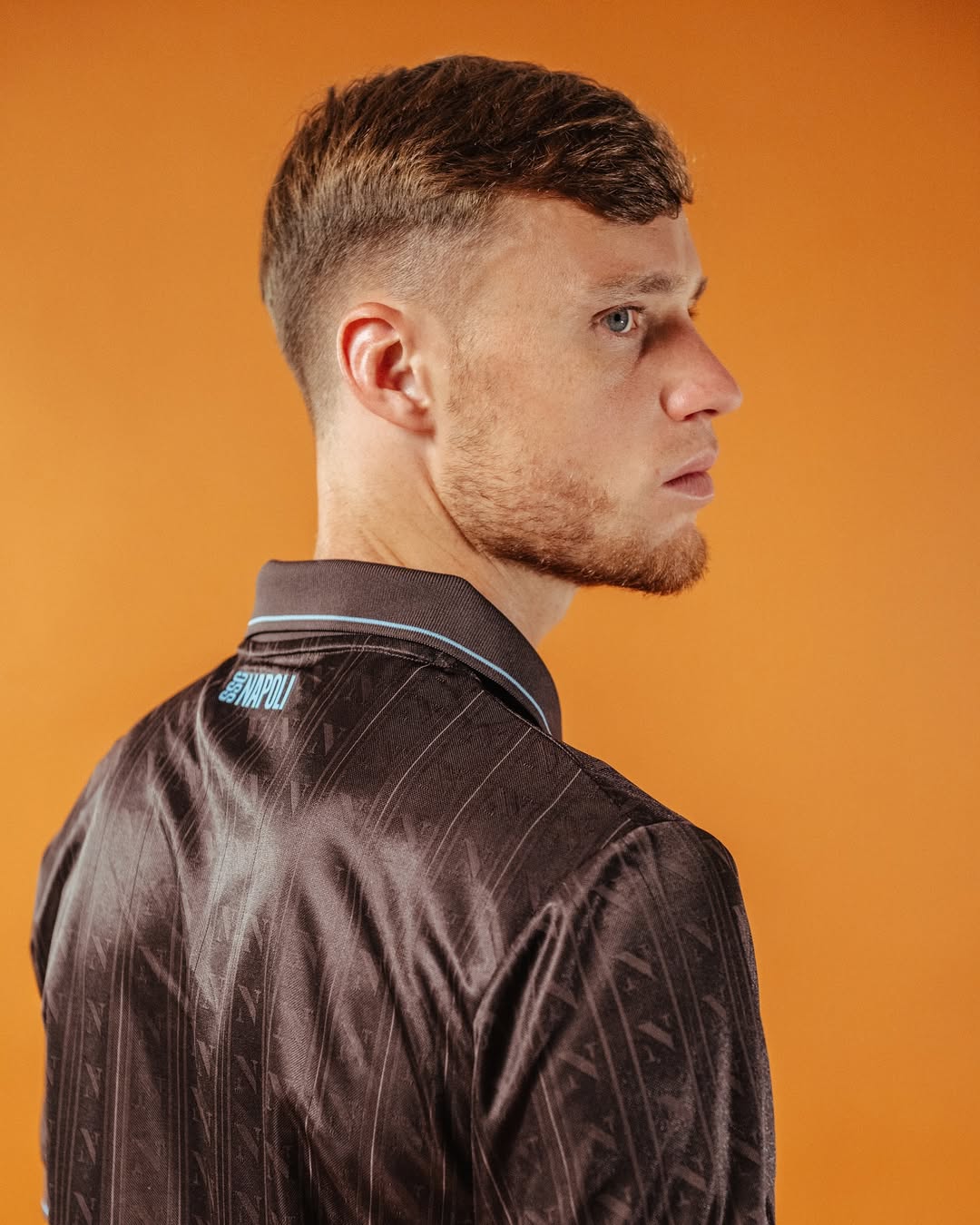 Maglie del SSC Napoli 2025-2026: omaggio alla città e al caffè