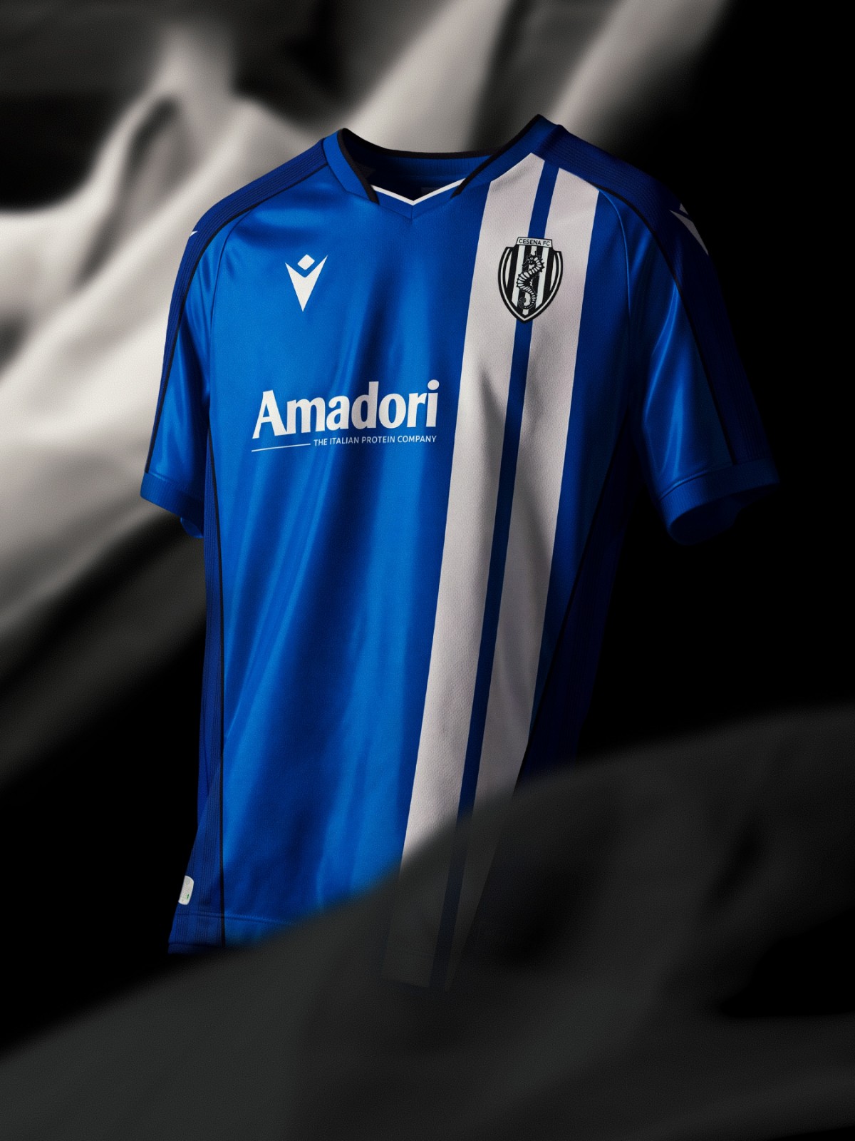 Cesena FC, la terza maglia 2026-2027 omaggia il 1976 e Magdeburgo