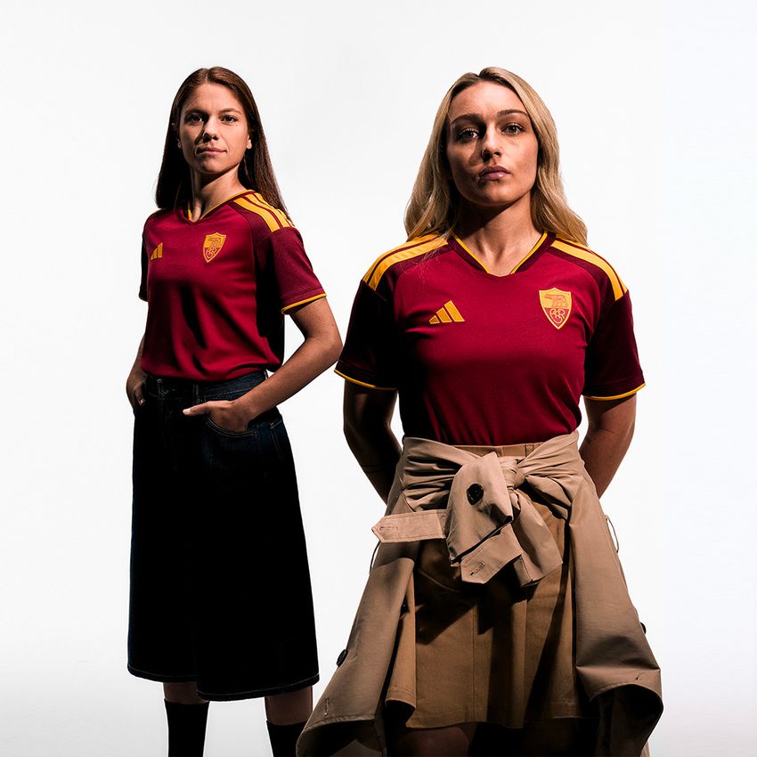 La maglia home dell'AS Roma 2026-2027 respira il DNA del club