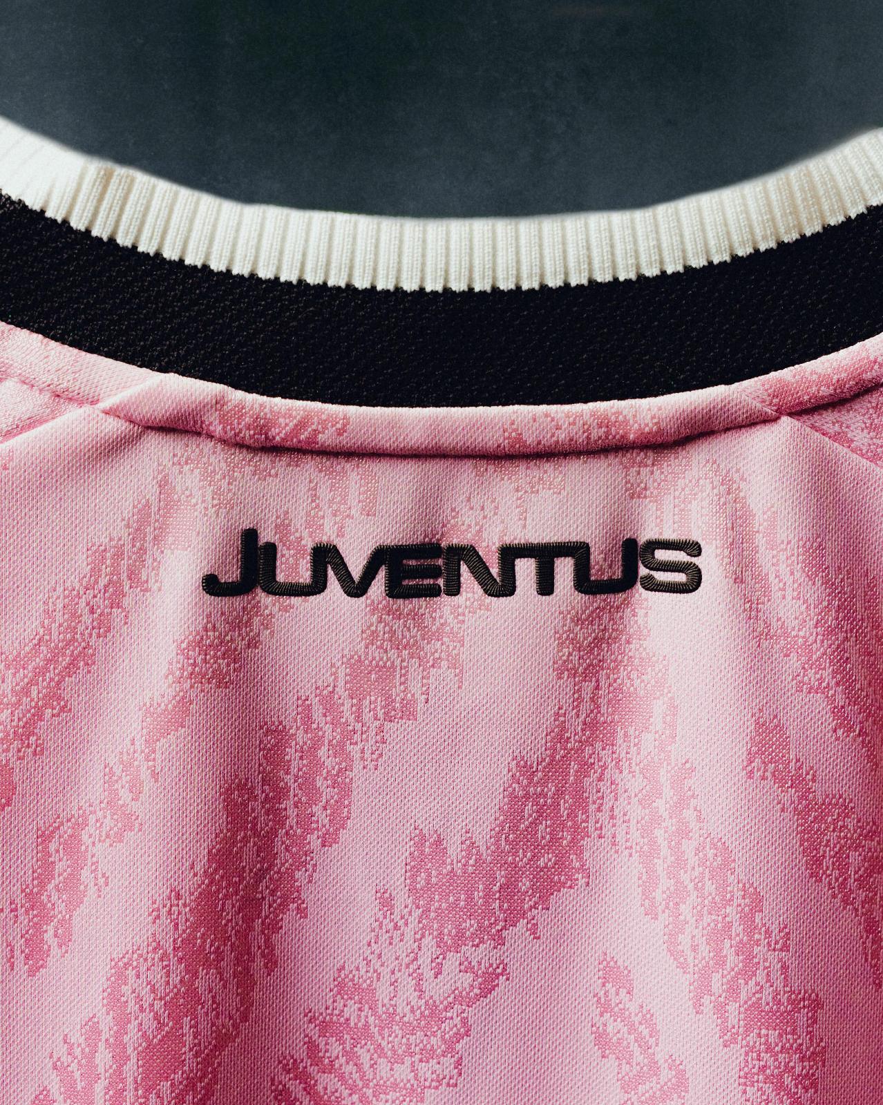 Maglia away rosa della Juventus 2026-2027 ispirata alla prima maglia