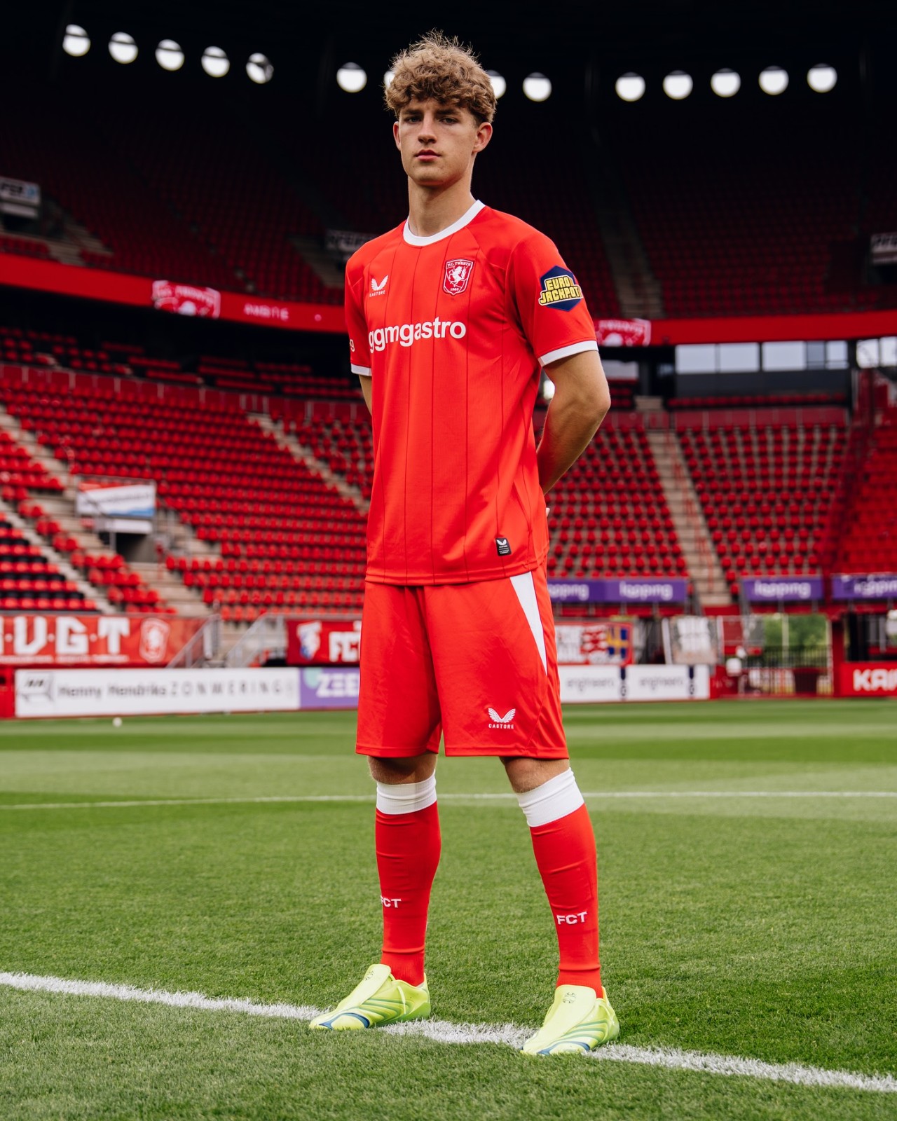 Le maglie del FC Twente 2026-2027 celebrano la maglia del titolo, i tifosi in trasferta e Het Diekman