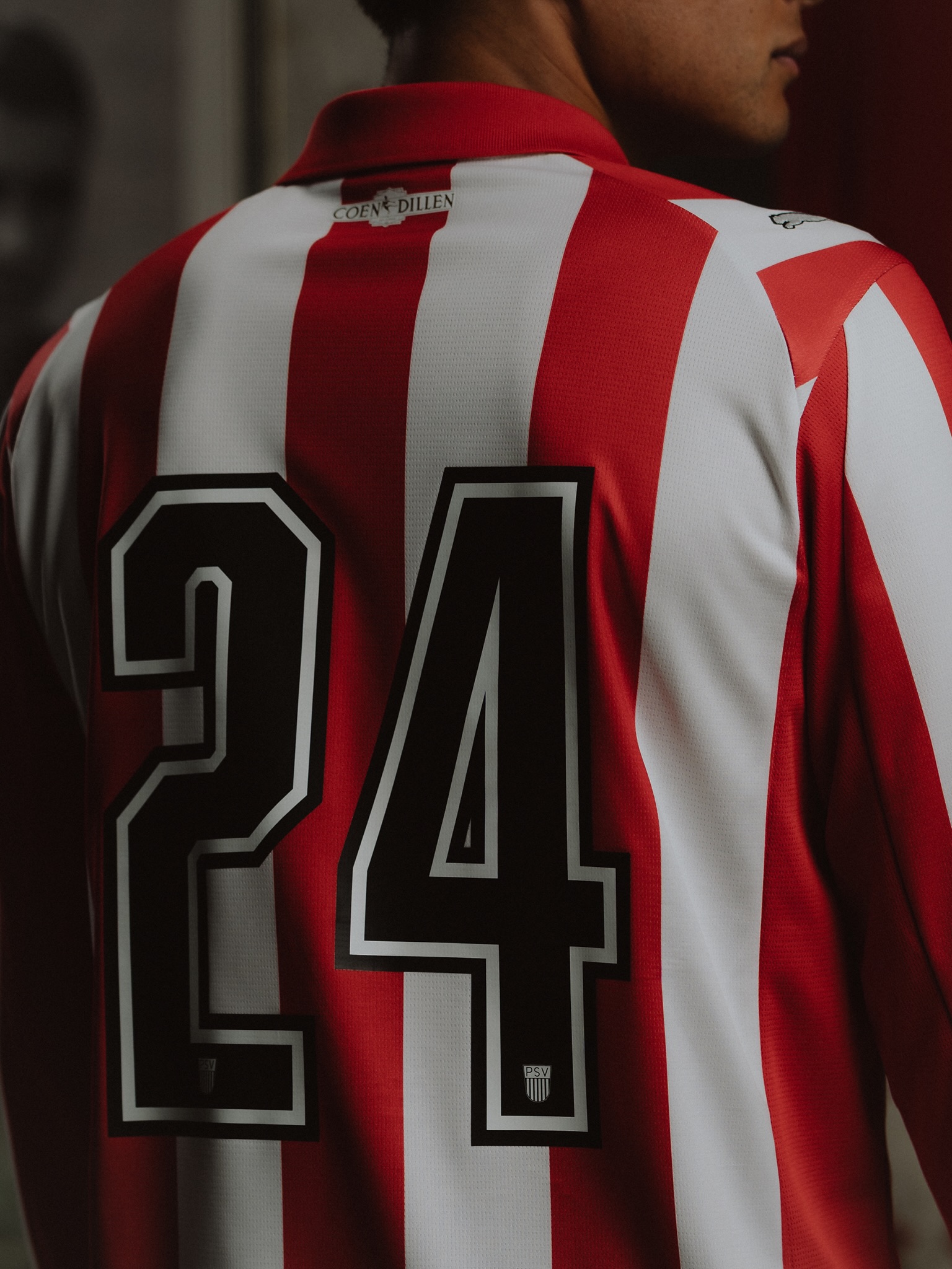 Il PSV lancia una maglia speciale per Coen Dillen