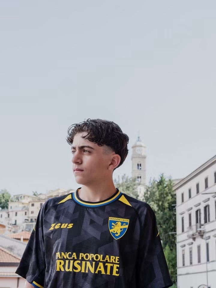 Maglie Frosinone Calcio 2026-2027 firmate Zeus