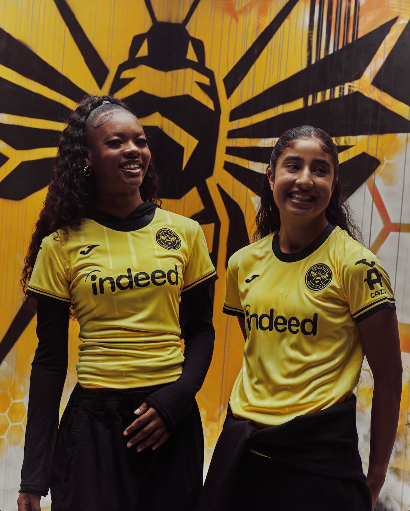 Le maglie del Brentford 2026-2027 con il nuovo sponsor
