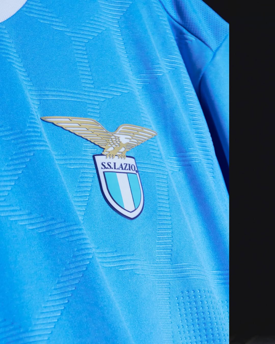 Maglie della SS Lazio 2025-2026 con la stampa all-over del Campidoglio