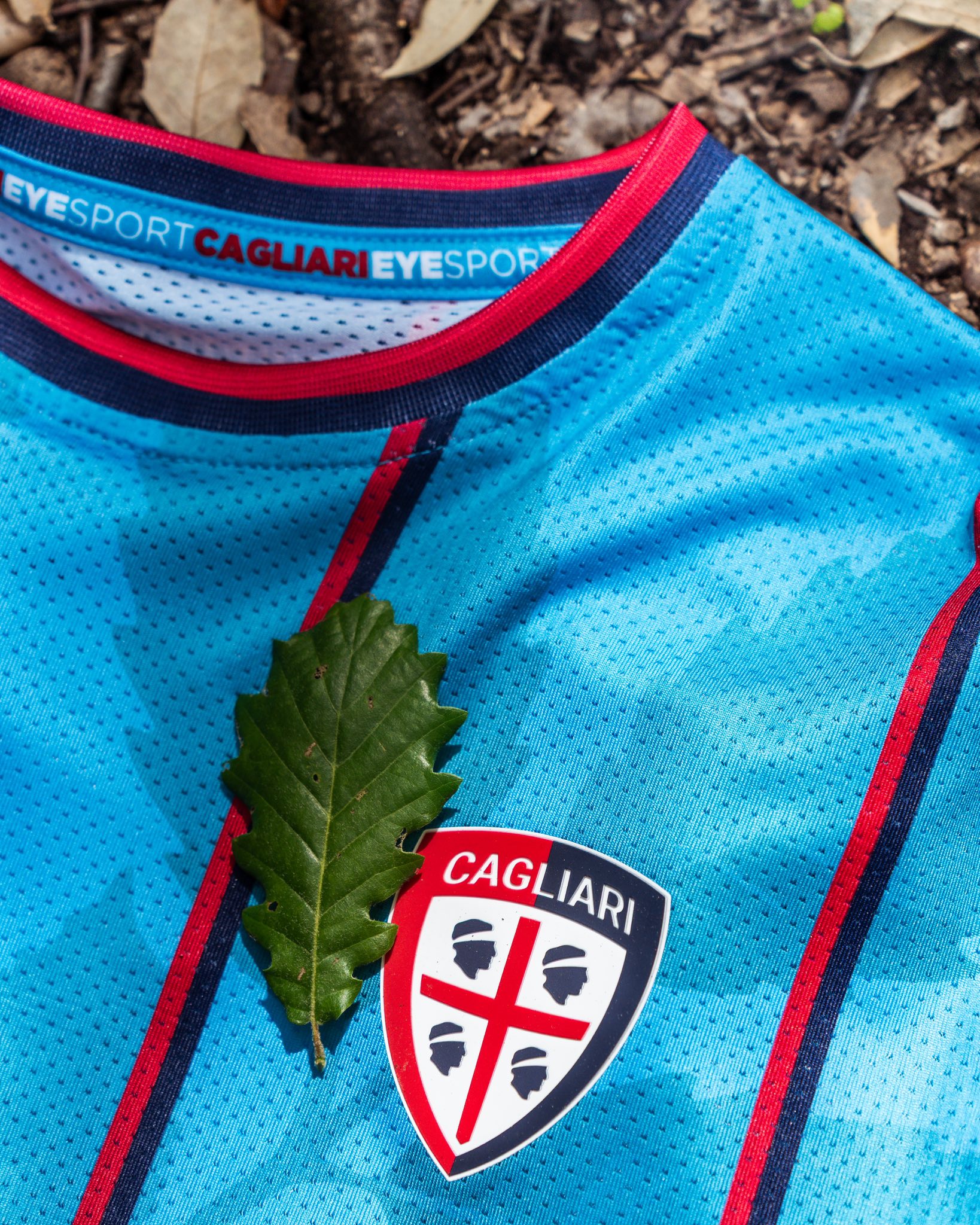 Maglie del Cagliari 2025-2026: il mare sardo, il Maestrale e la campagna BREATHE