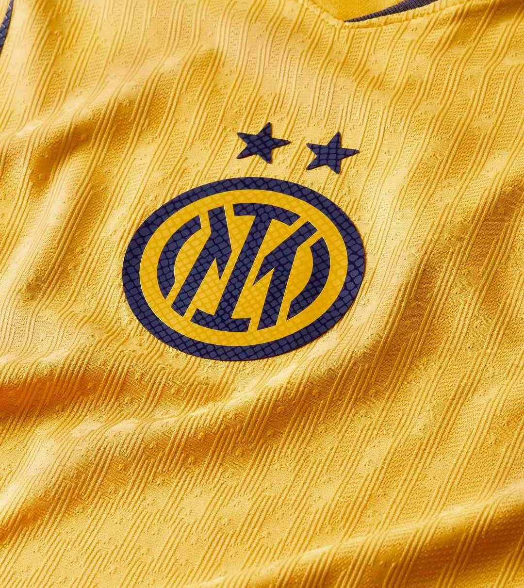 Terza maglia dell’Inter 2024-2025: il giallo che rilegge il 1996-1997
