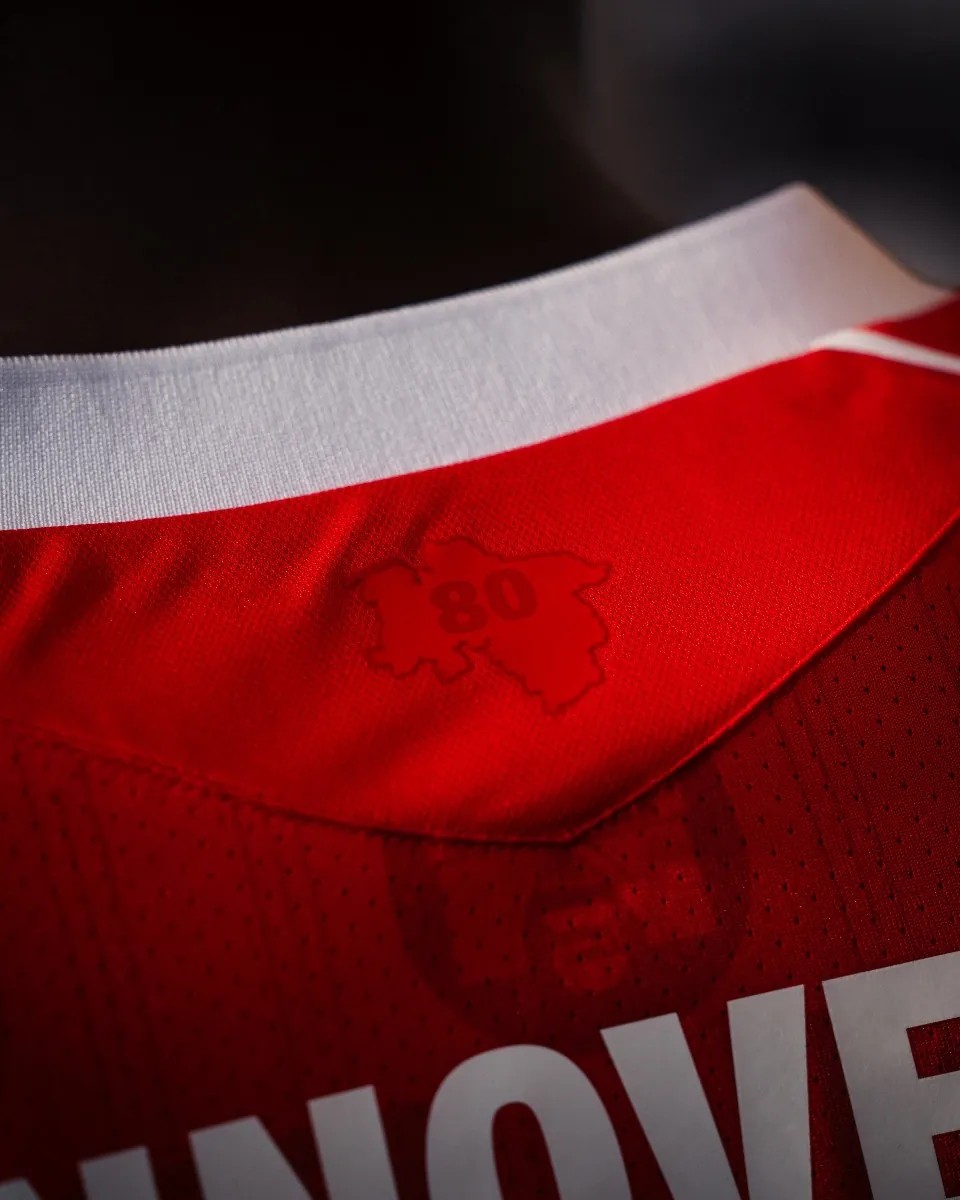 Hannover 96 e Macron lanciano una maglia speciale per gli 80 anni della capitale Hannover