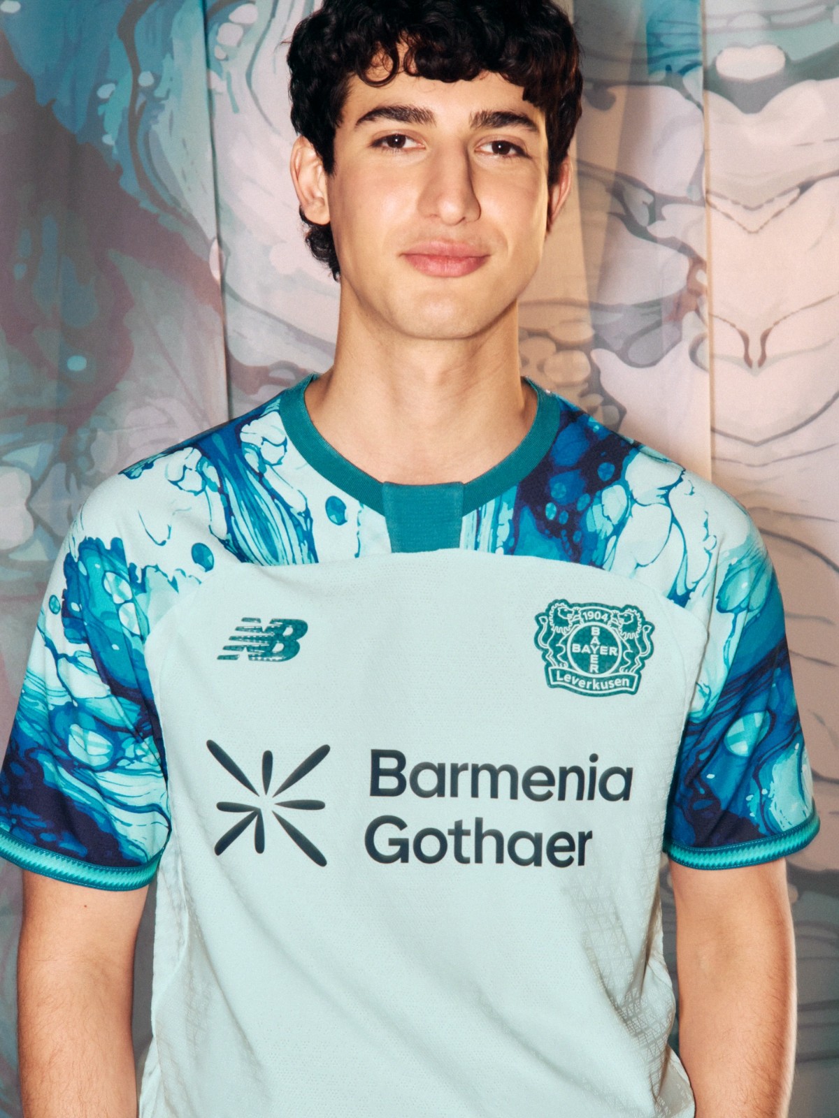 Maglie del Bayer Leverkusen 2026-2027 ispirate alla BayArena e a 'City of Colours'