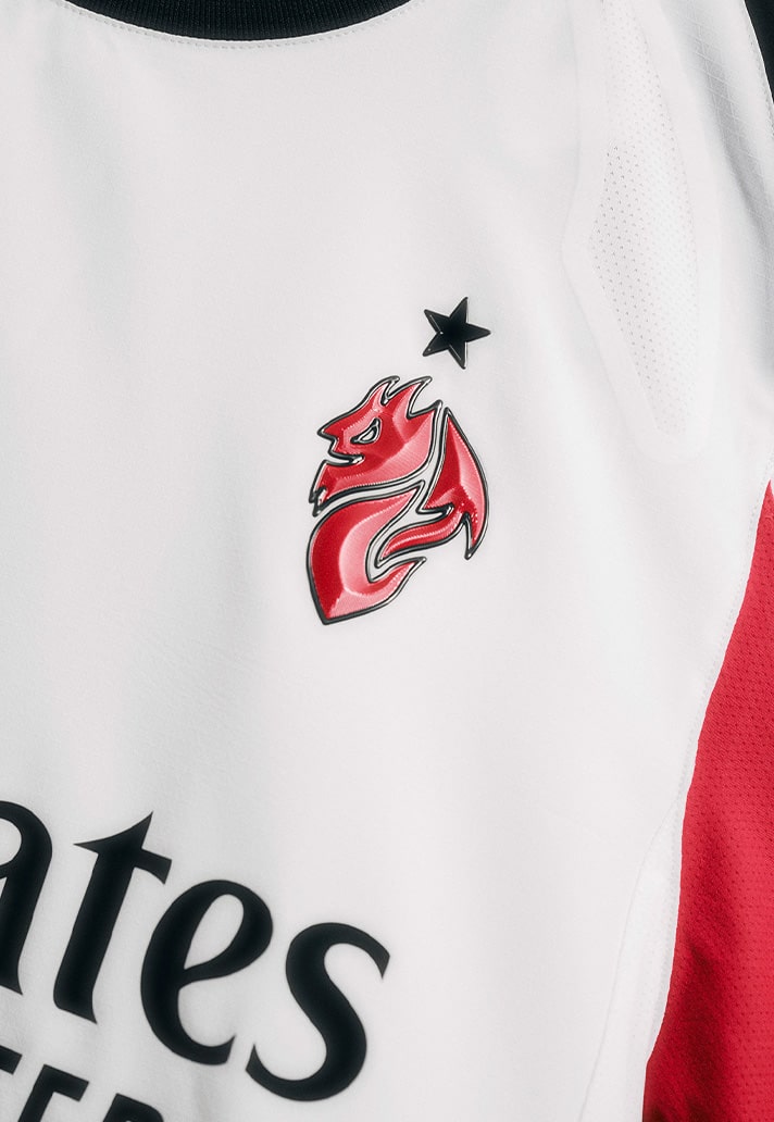 Maglia away del Milan 2025-2026: il Diavoletto torna sul petto