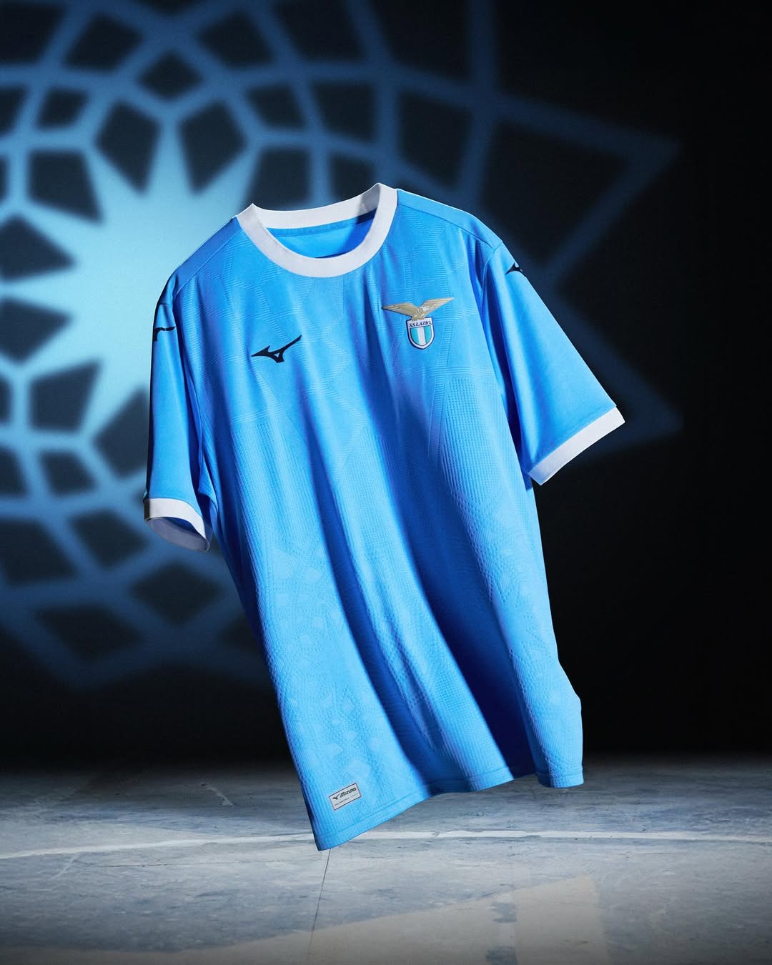 Maglie della SS Lazio 2025-2026 con la stampa all-over del Campidoglio
