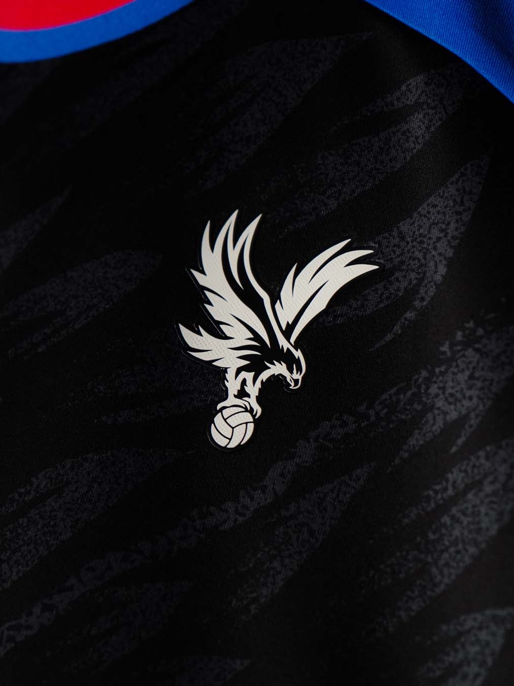 Maglia home del Crystal Palace 2026-2027 con l'iconica sash!