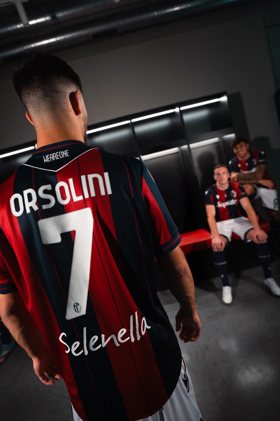 Maglie del Bologna 2025-2026: Macron porta il badge della Coppa Italia sul petto
