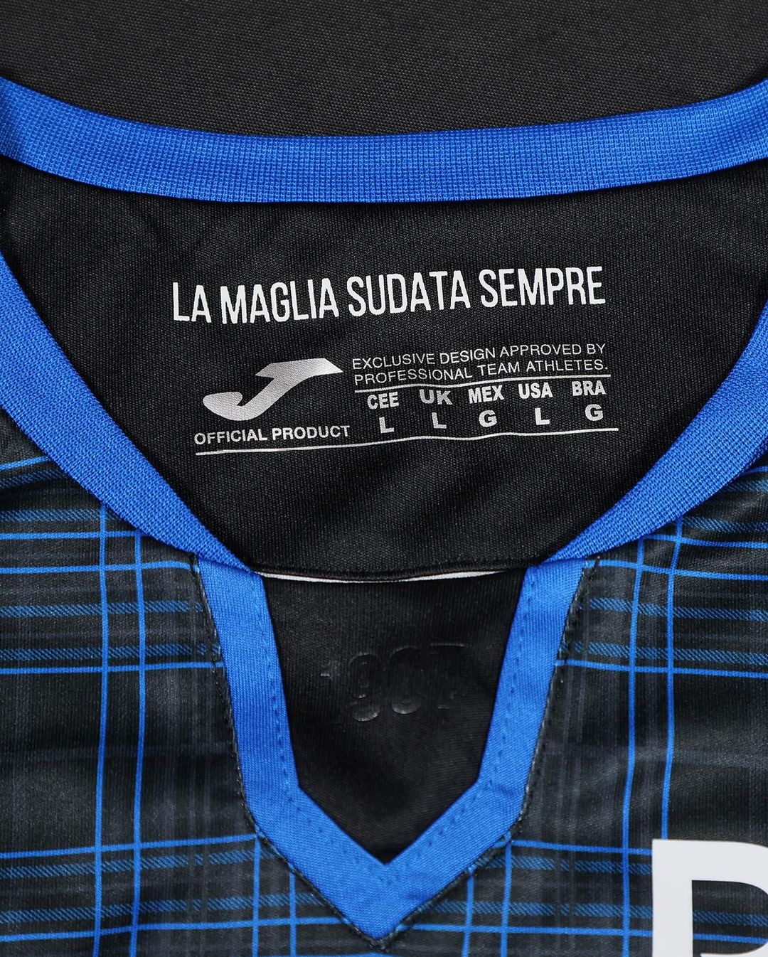 Maglia di Natale dell’Atalanta 2023-2024: il tartan nero di JOMA