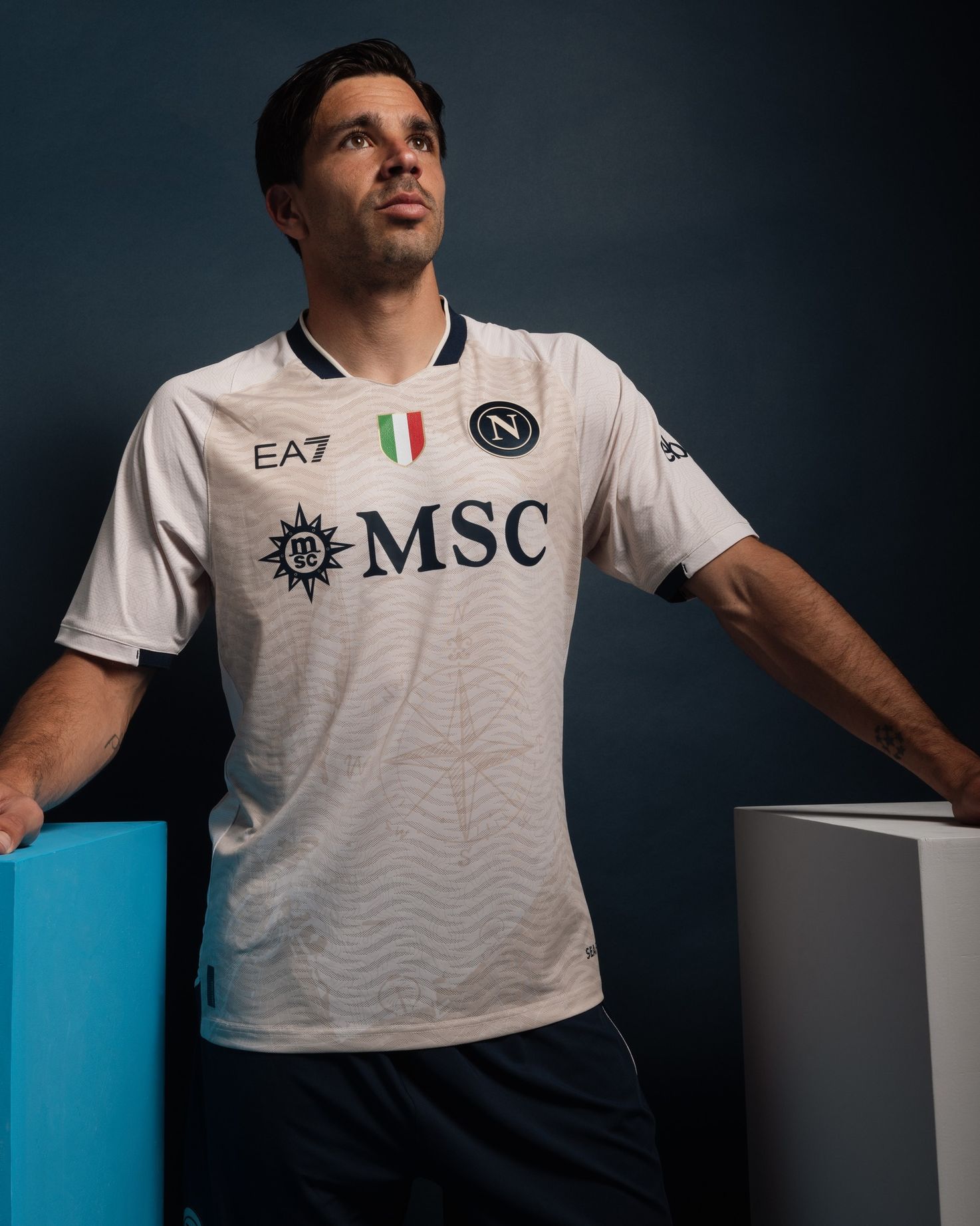 Maglia «La Everywhere» del Napoli 2024: il mare di MSC firmato EA7