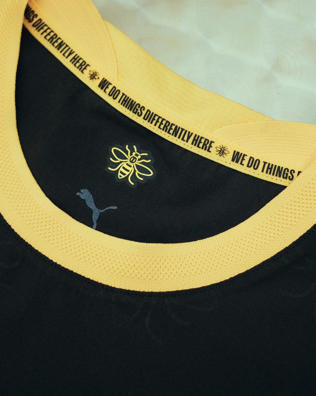 Maglia away del Manchester City 2026-2027 all'insegna della Worker Bee