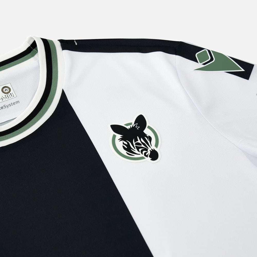 Maglie dell’Udinese 2023-2024: Macron riporta la fascia di Zico