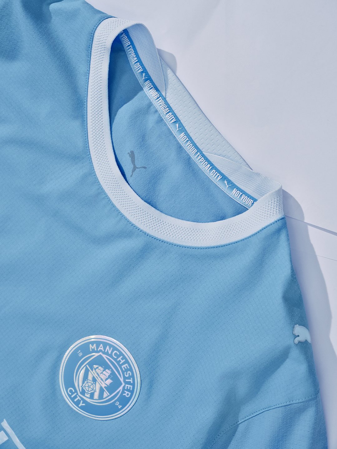 Maglia home del Manchester City 2026-2027: «Not your typical City» e il gradiente di Puma