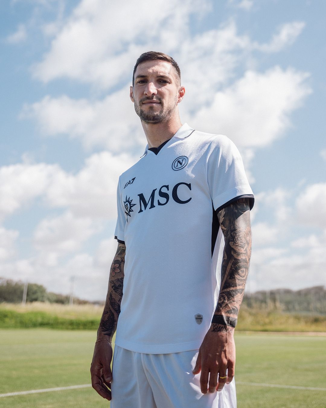 Maglie del Napoli 2024-2025: il nuovo stemma e l'omaggio ai samurai
