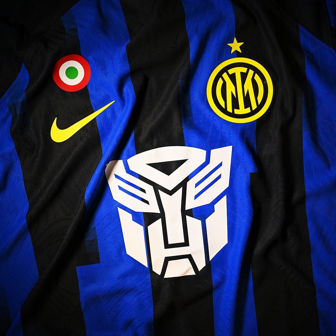 Il logo dei Transformers sulla maglia dell'Inter contro l'Udinese