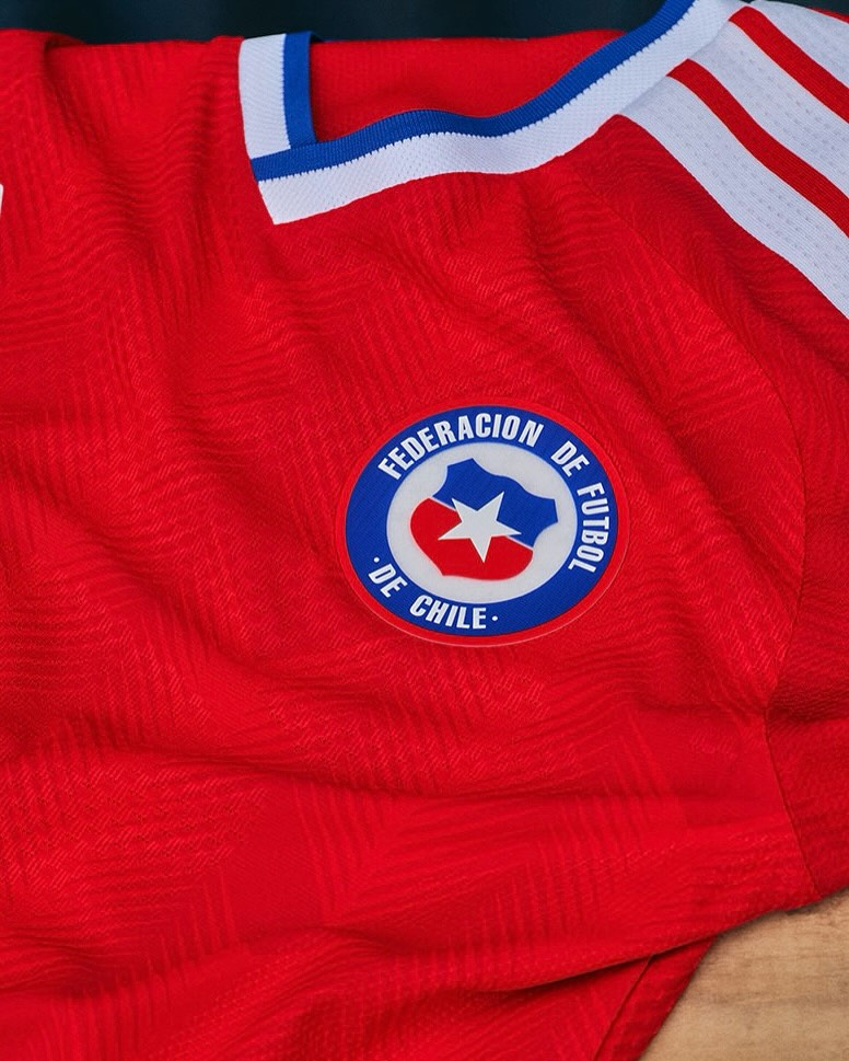 Le maglie del Cile 2026-2027 ispirate a un uccello e a un fenomeno naturale
