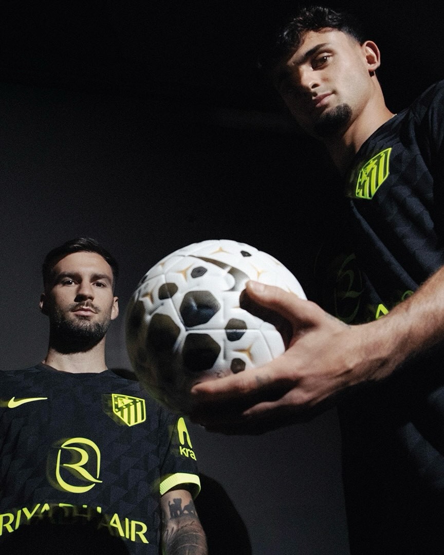 Maglia away Atlético Madrid 2026-2027 ispirata alla vita notturna